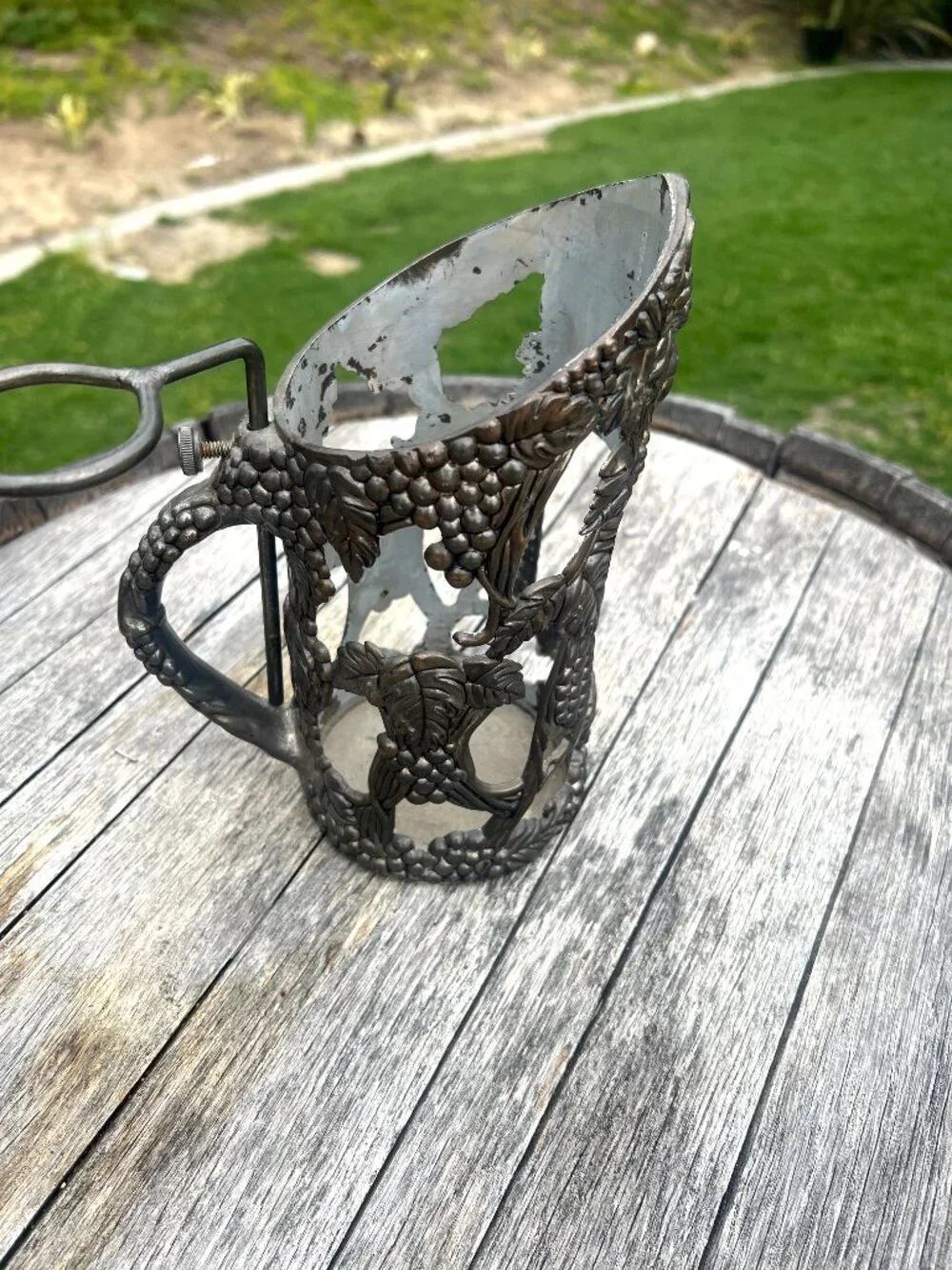 Vintage Bacchus Grapevine Metal Wine Bottle Holder - Metal